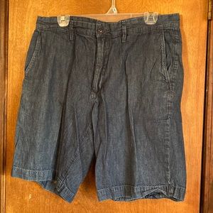 Mens lived in style Gap khaki shorts -size 35